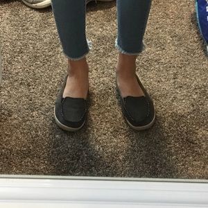 Women’s grey flats